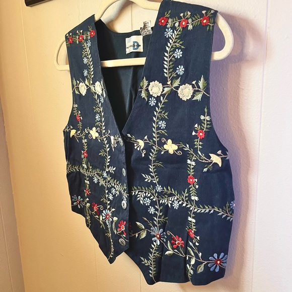 Vintage Floral Embroidered Vest - Picture 3 of 3